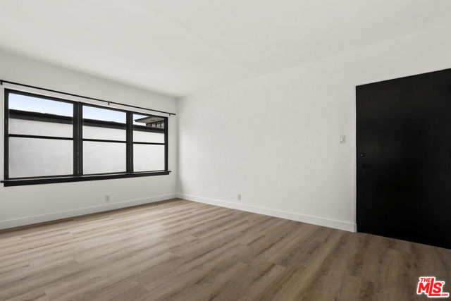 4723 Beverly Boulevard, Los Angeles CA: https://media.crmls.org/mediaz/0d4bdd97-c186-45d0-8c6e-433d339b614f.jpg