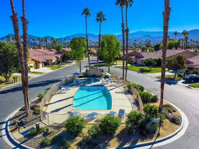 36 Maximo Way, Palm Desert CA: https://media.crmls.org/mediaz/0d4c07da-f99d-4026-b936-623784b1a8e1.jpg