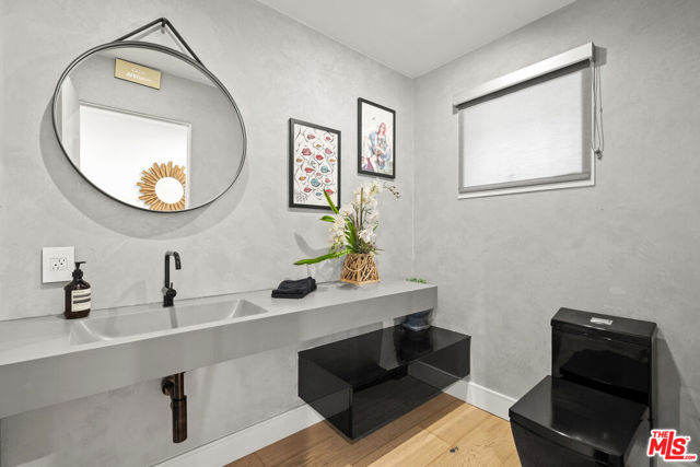 21715 Rambla Vista, Malibu CA: https://media.crmls.org/mediaz/0d4c1f8e-090b-4d84-a8c1-c0e342932cbb.jpg