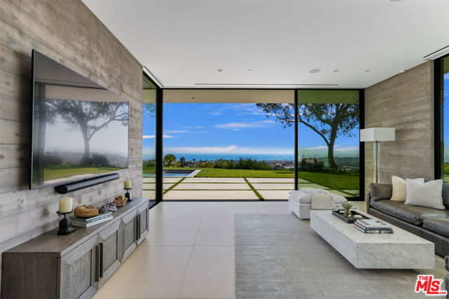 5601 Kanan Dume Road, Malibu CA: https://media.crmls.org/mediaz/0d4c2dcc-0fe6-4171-86bf-5222b7aab0f3.jpg