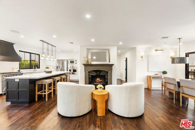 1225 S Cloverdale Avenue, Los Angeles CA: https://media.crmls.org/mediaz/0d4c7e32-9760-4752-bdae-3294dacd9622.jpg