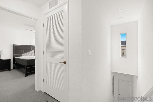 347 Sweet Pl, Fallbrook CA: https://media.crmls.org/mediaz/0d4c9243-356b-4dbb-a17d-d45c247be822.jpg