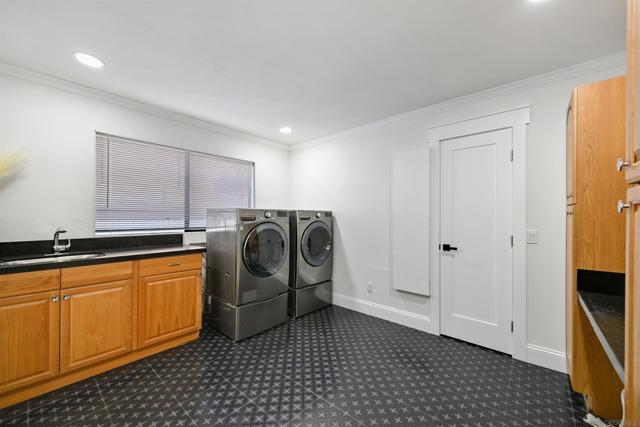 4367 Summit Dr, La Mesa CA: https://media.crmls.org/mediaz/0d4caf24-3ff1-4797-b0cc-aae0e1dd041a.jpg