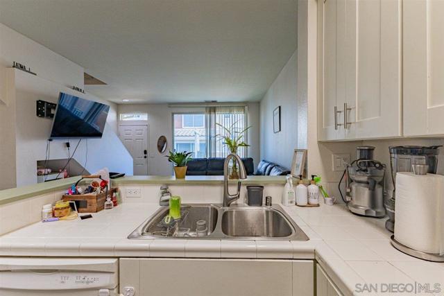 2299 Cabo Bahia, Chula Vista CA: https://media.crmls.org/mediaz/0d4d4dcb-baca-49c2-9a71-f46a0a5d794c.jpg