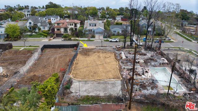 711 Muskingum Avenue, Pacific Palisades CA: https://media.crmls.org/mediaz/0d4d523e-fa3f-4ca3-9041-13a4ee5dbdca.jpg