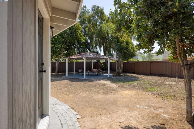 4152 Converse St, Fremont CA: https://media.crmls.org/mediaz/0d4d8877-afc2-4eb5-99c5-0fdc7105a37e.jpg