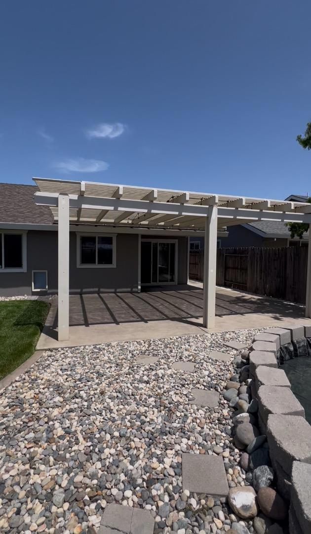 8613 Elk Way, Elk Grove CA: https://media.crmls.org/mediaz/0d4e9d61-de85-4a62-90f6-6543d4877961.jpg