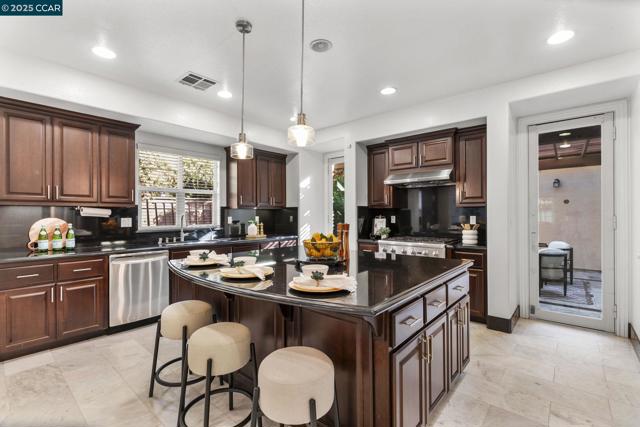 7509 Balmoral Way, San Ramon CA: https://media.crmls.org/mediaz/0d4f0512-bb09-4f31-905c-1ae48eab7a2f.jpg