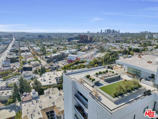 1100 Alta Loma Road, West Hollywood CA: https://media.crmls.org/mediaz/0d4f72d9-f353-4bf8-a670-a94e29862032.jpg