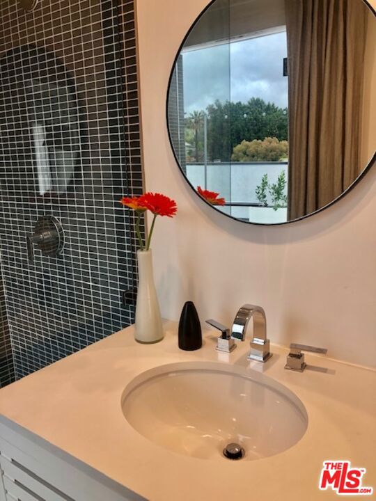 9033 VISTA GRANDE Street, West Hollywood CA: https://media.crmls.org/mediaz/0d50084d-d420-4f51-867c-e2e6ae25e085.jpg