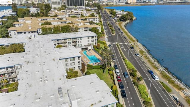 2 Anchor, Emeryville CA: https://media.crmls.org/mediaz/0d50fd6b-d1d4-4cce-b388-d70c5c6d5d61.jpg
