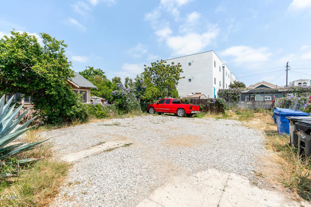 332 N St Louis Street, Los Angeles CA: https://media.crmls.org/mediaz/0d512599-74df-4246-8e8f-571aa0e18d2a.jpg