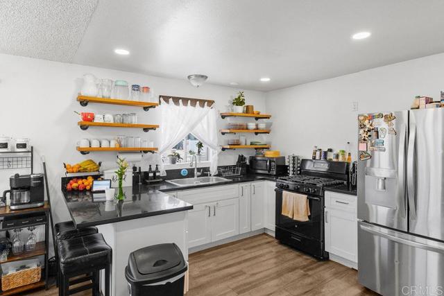 Detail Gallery Image 4 of 29 For 7023 Lisbon St, San Diego,  CA 92114 - 4 Beds | 2 Baths