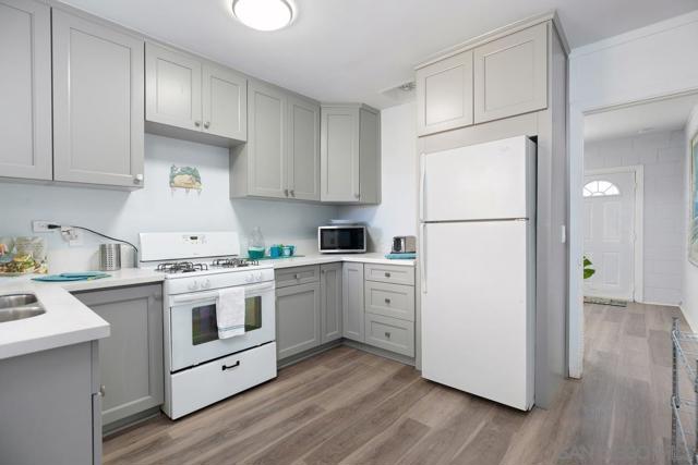 1380 1382 Grove Avenue, Imperial Beach CA: https://media.crmls.org/mediaz/0d5244bb-7131-4007-b325-ffa8b0952c18.jpg