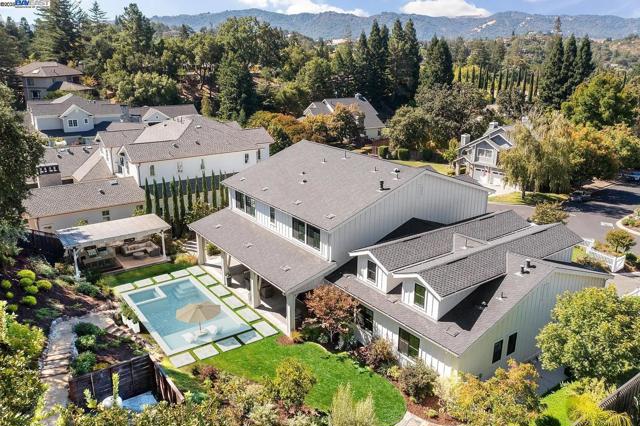 2621 Royal Oaks Dr, Alamo CA: https://media.crmls.org/mediaz/0d5263c2-bebd-4004-b853-8e8e2a88c720.jpg