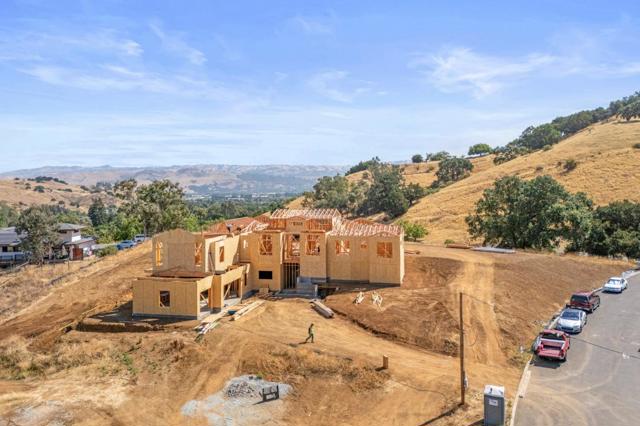 1075 Rose Orchard Place, Morgan Hill CA: https://media.crmls.org/mediaz/0d52cf0b-6b6b-41b0-bfb3-a91f09bfc7ed.jpg