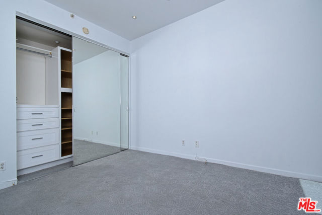 10520 Wilshire Boulevard, Los Angeles CA: https://media.crmls.org/mediaz/0d52ee63-15d4-4186-8605-44a179d5a68c.jpg