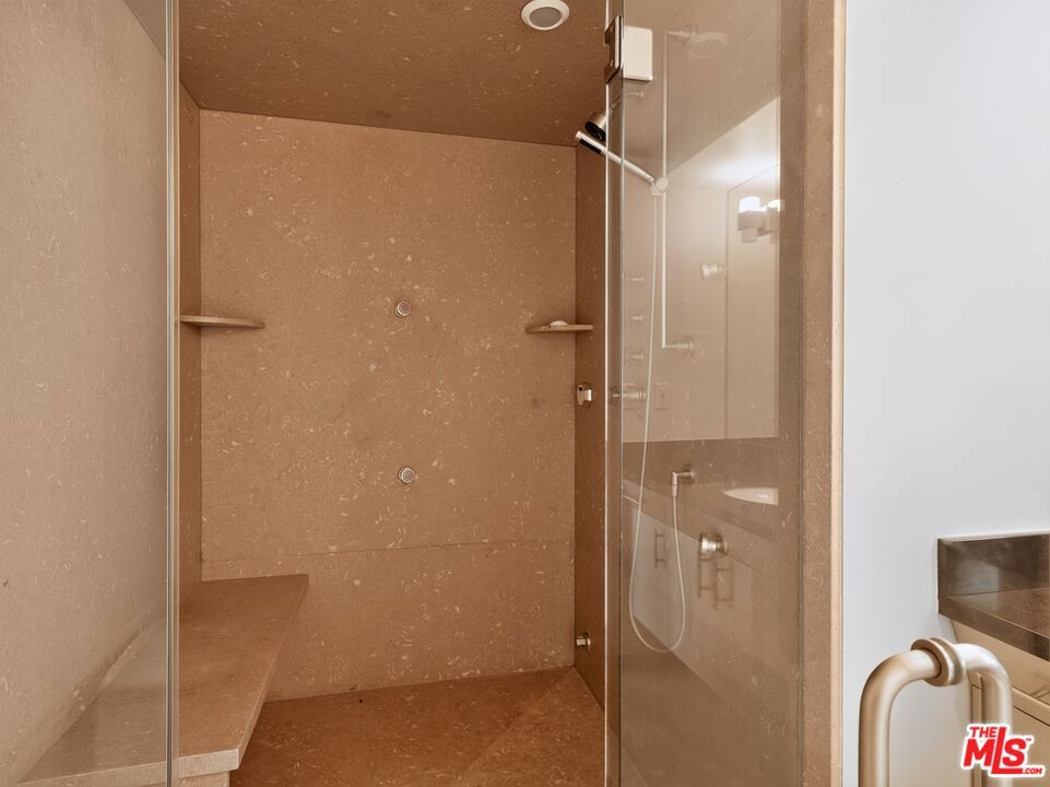 https://media.crmls.org/mediaz/0d534cb8-4565-4691-9c75-7d179911c9ee.jpg?preset=X-Large