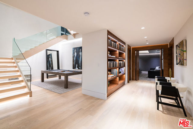 642 Perugia Way, Los Angeles CA: https://media.crmls.org/mediaz/0d536fdf-4ca7-46f3-8ed0-d6bc9e37454c.jpg