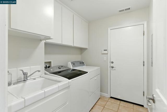 416 Ustilago Ct, San Ramon CA: https://media.crmls.org/mediaz/0d53707b-5d55-45c2-9c00-75adbd77e673.jpg