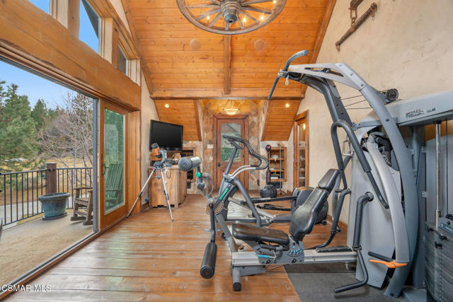 32310 Hummingbird Court, Running Springs CA: https://media.crmls.org/mediaz/0d539f67-23a2-40e4-86ae-e0052383b2a3.jpg