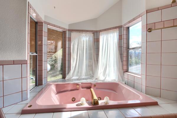 40835 Big Oak Flat Road, Oakhurst CA: https://media.crmls.org/mediaz/0d54154f-9c72-46b2-a5ca-8ea52c2c994f.jpg