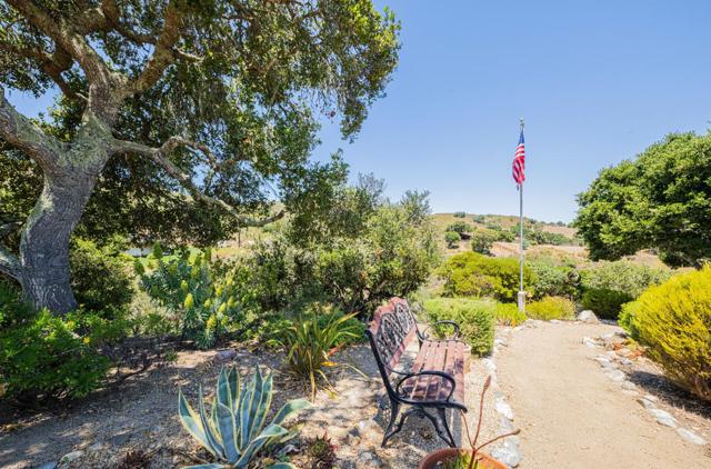 15847 Pleasant Valley Lane, Salinas CA: https://media.crmls.org/mediaz/0d548fbb-8983-4743-beda-772cf0318862.jpg