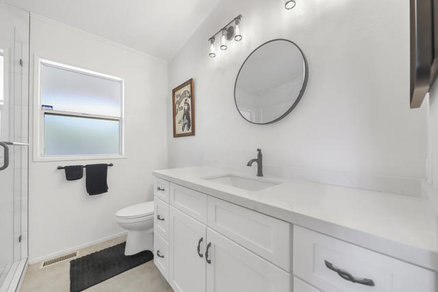47867 Los Amigos Court, Indio CA: https://media.crmls.org/mediaz/0d54b523-a2fb-4e4f-a400-221a4eebd383.jpg