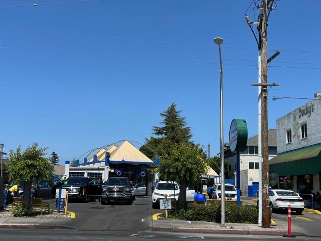 720 N San Mateo Drive, San Mateo CA: https://media.crmls.org/mediaz/0d551f79-c677-41a8-85d4-062772d39323.jpg