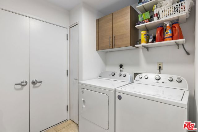 13650 Marina Pointe Drive, Marina del Rey CA: https://media.crmls.org/mediaz/0d564e1d-e0f2-4ee6-b58f-59551cac44c2.jpg