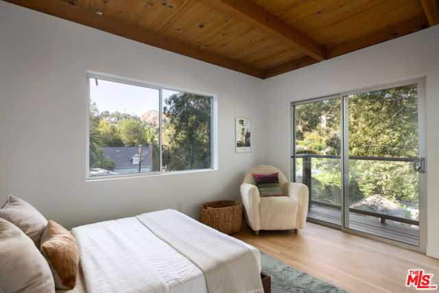 5911 Canyon Heights Lane, Los Angeles CA: https://media.crmls.org/mediaz/0d565524-b944-478d-bef3-9112d1ddc11a.jpg
