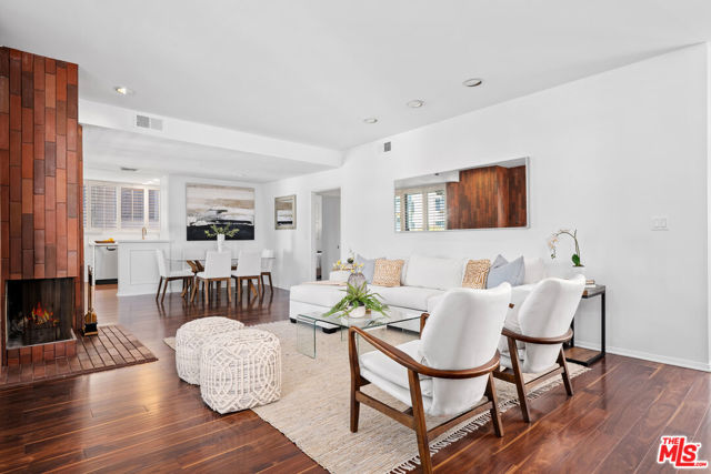 11982 Kiowa Avenue, Los Angeles CA: https://media.crmls.org/mediaz/0d56800b-72d5-46dc-a402-b9f88cdcfd8a.jpg