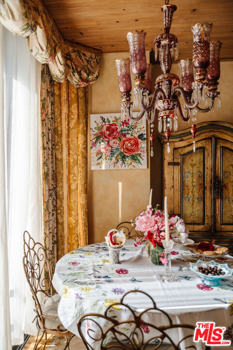 10601 Wilshire Boulevard, Los Angeles CA: https://media.crmls.org/mediaz/0d56d82f-0daa-4f42-9405-7cbb64d8f44d.jpg