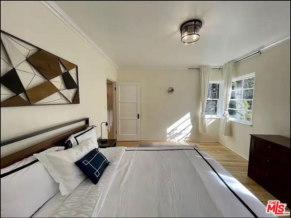 https://media.crmls.org/mediaz/0d573023-f0e9-426c-889f-19b02571007e.jpg?preset=X-Large