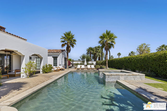 27 Cassis Circle, Rancho Mirage CA: https://media.crmls.org/mediaz/0d575fb8-40b2-4d53-ac1e-7bb369234f63.jpg