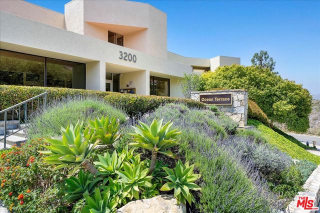 3200 LA ROTONDA Drive, Rancho Palos Verdes, California 90275, 2 Bedrooms Bedrooms, ,2 BathroomsBathrooms,Residential,Sold,LA ROTONDA,22151235