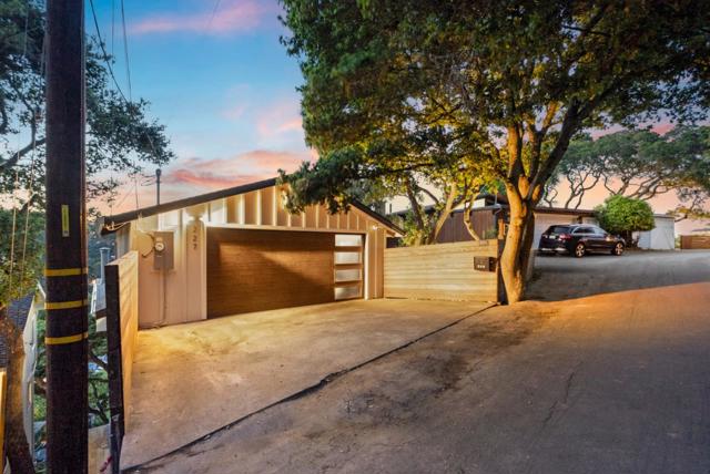 227 Winding Way, San Carlos CA: https://media.crmls.org/mediaz/0d58a75c-67d2-4a4a-9914-9e54aa6ccbb8.jpg