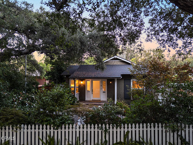 782 S Arroyo Boulevard, Pasadena CA: https://media.crmls.org/mediaz/0d58d6a9-21b5-43d4-b153-6525cd20c3b3.jpg