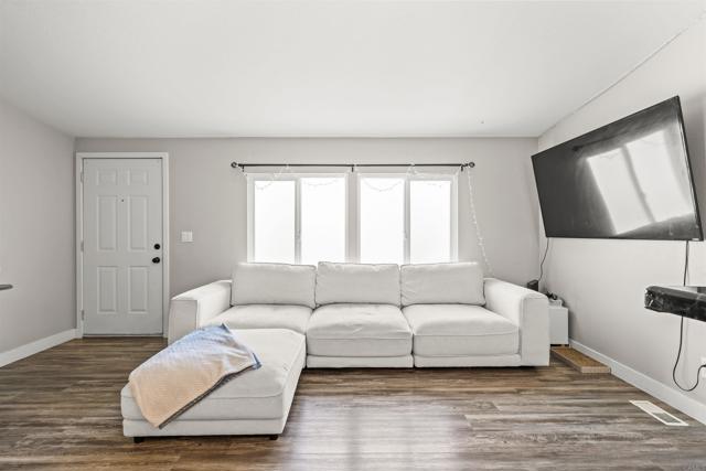 Detail Gallery Image 6 of 29 For 9902 Jamacha Bld Spc 81,  Spring Valley,  CA 91977 - 3 Beds | 1 Baths