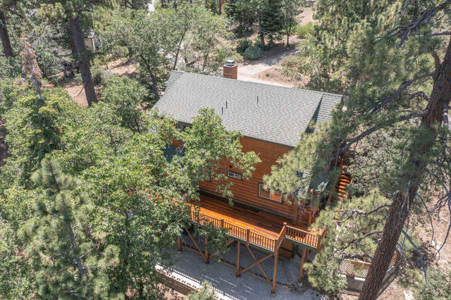 1307 Pigeon Road, Big Bear CA: https://media.crmls.org/mediaz/0d5a21f3-0b30-4ce2-9d62-538f07cd5b6e.jpg