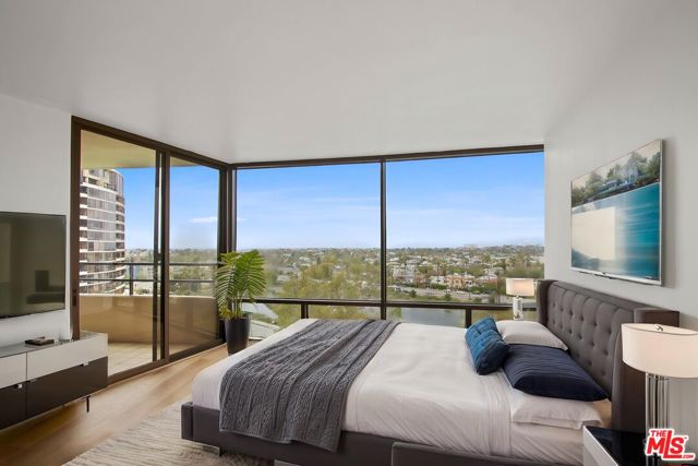 4316 Marina City Dr, Marina del Rey CA: https://media.crmls.org/mediaz/0d5a4edf-d7a5-4be3-b69f-07ab085481df.jpg