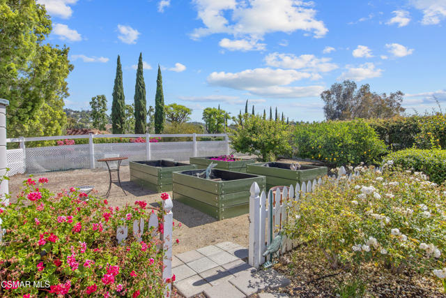 12490 Ridge Drive, Santa Rosa CA: https://media.crmls.org/mediaz/0d5a6126-318c-4290-a50a-94af985a6685.jpg