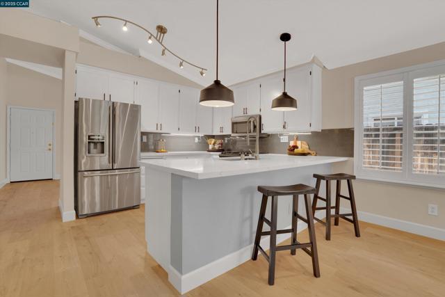 380 Claremont Dr, Brentwood CA: https://media.crmls.org/mediaz/0d5a72f7-34be-45d5-92ed-56bd871630b7.jpg