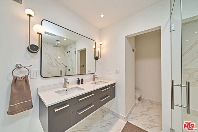 1641 Tower Grove Drive, Beverly Hills CA: https://media.crmls.org/mediaz/0d5b2a96-837c-48d7-b947-d458b36d13de.jpg