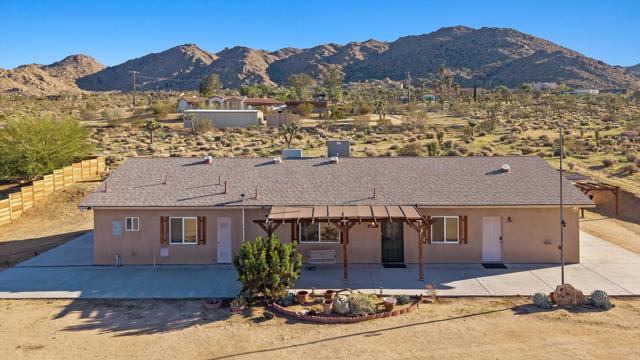 60377 Pueblo Trail, Joshua Tree CA: https://media.crmls.org/mediaz/0d5b4e07-f110-4406-8712-f5c9ca8fbb13.jpg