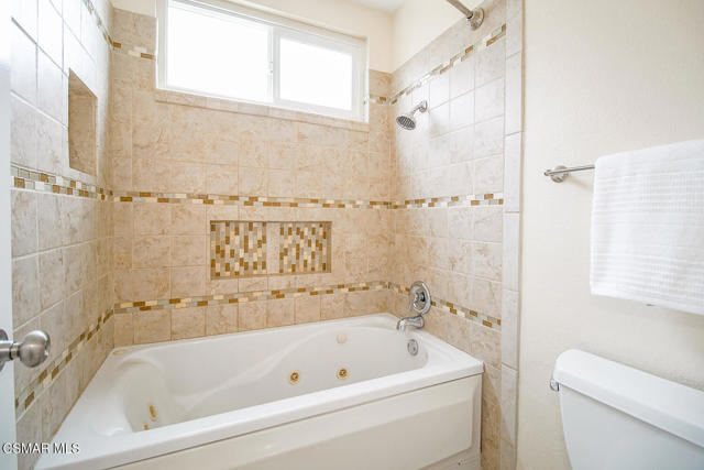 2111 Peak Place, Thousand Oaks CA: https://media.crmls.org/mediaz/0d5b6f67-e8fe-49a8-8f04-6f11b22dd301.jpg