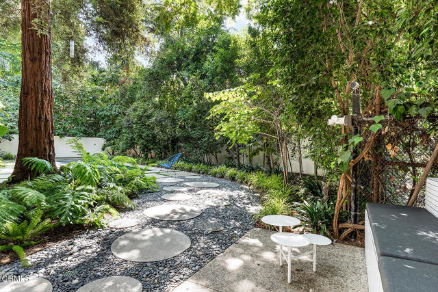 1055 Sherwood Road, San Marino CA: https://media.crmls.org/mediaz/0d5bd7e0-b530-43e9-9417-f7a80a162b6d.jpg