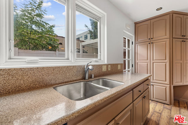 931 S Ogden Drive, Los Angeles CA: https://media.crmls.org/mediaz/0d5c29bf-40e5-4b81-b1a8-522c34d7943e.jpg