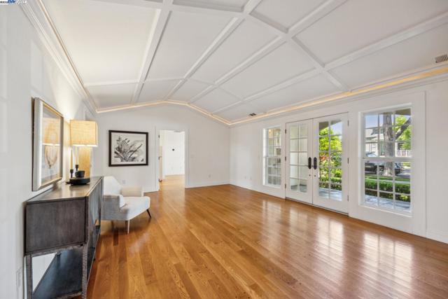 628 Saint Mary St, Pleasanton CA: https://media.crmls.org/mediaz/0d5c3fcf-505d-4d04-8fc8-937c9bbf47cc.jpg