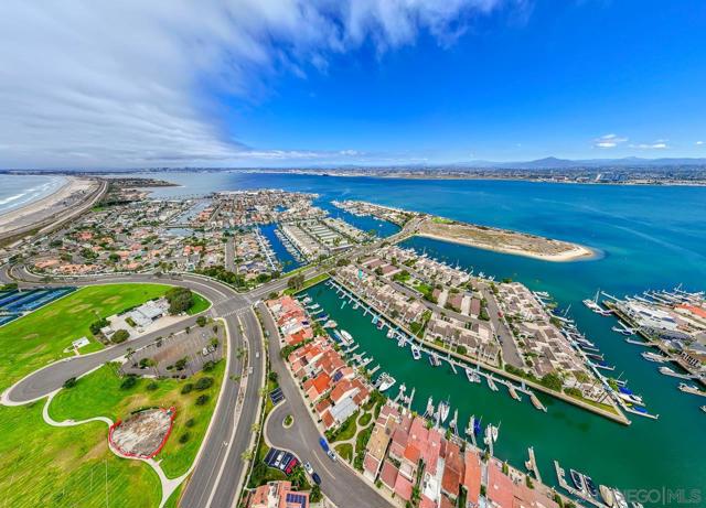 94 Kingston Ct W, Coronado CA: https://media.crmls.org/mediaz/0d5c62e0-7a48-4f7b-9a45-4f3d10bb21fd.jpg